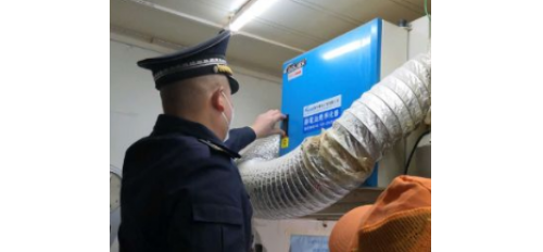 廣杰GOJEK：蘭山區(qū)多數(shù)餐飲商戶安裝并使用油煙凈化器，為居民營造良好的生活環(huán)境！