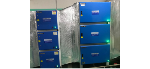 廚房里的油煙凈化器亮紅燈且綠燈一直閃，正常嗎？