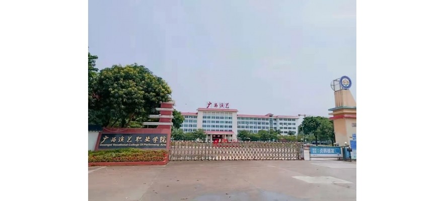 廣西演藝美食城食堂廚房安裝煙罩油煙凈化器一體機(jī)安裝項目
